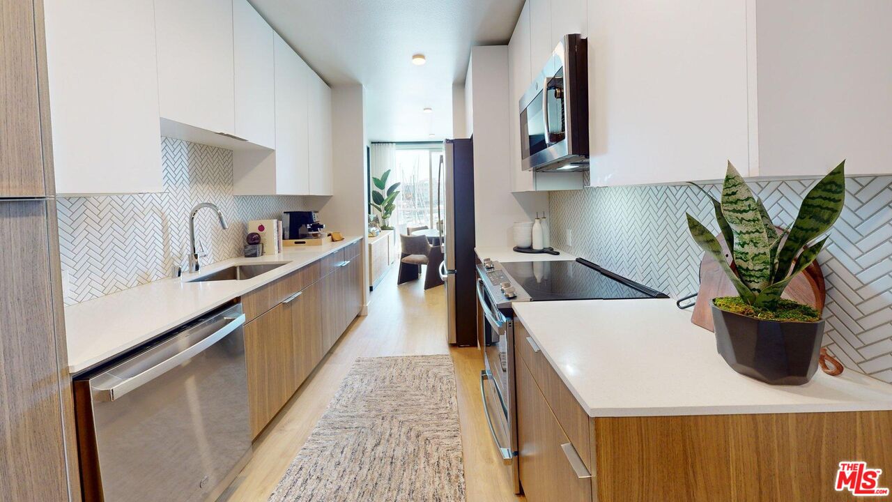 13900 Panay Way, Unit M105 Marina del Rey, CA 90292 - Photo 3 of 6
