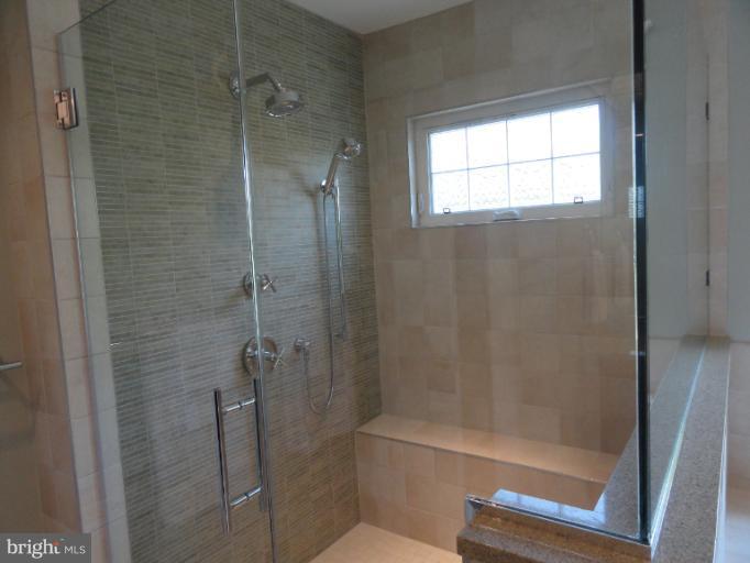 8613 Rayburn Road Bethesda, MD 20817 - Photo 19 of 30 Bath (Master)