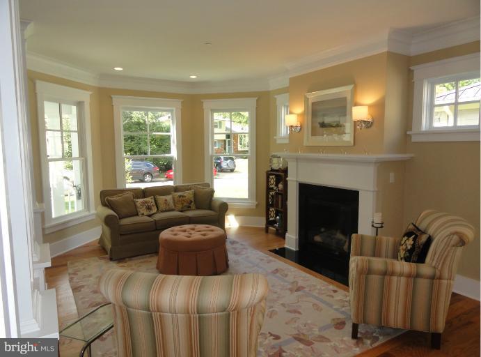 8613 Rayburn Road Bethesda, MD 20817 - Photo 3 of 30 Living Room