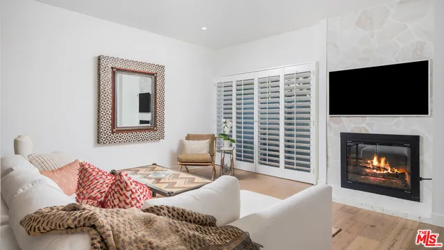 $6,500 | 35 Village Parkway, Santa Monica, CA 90405