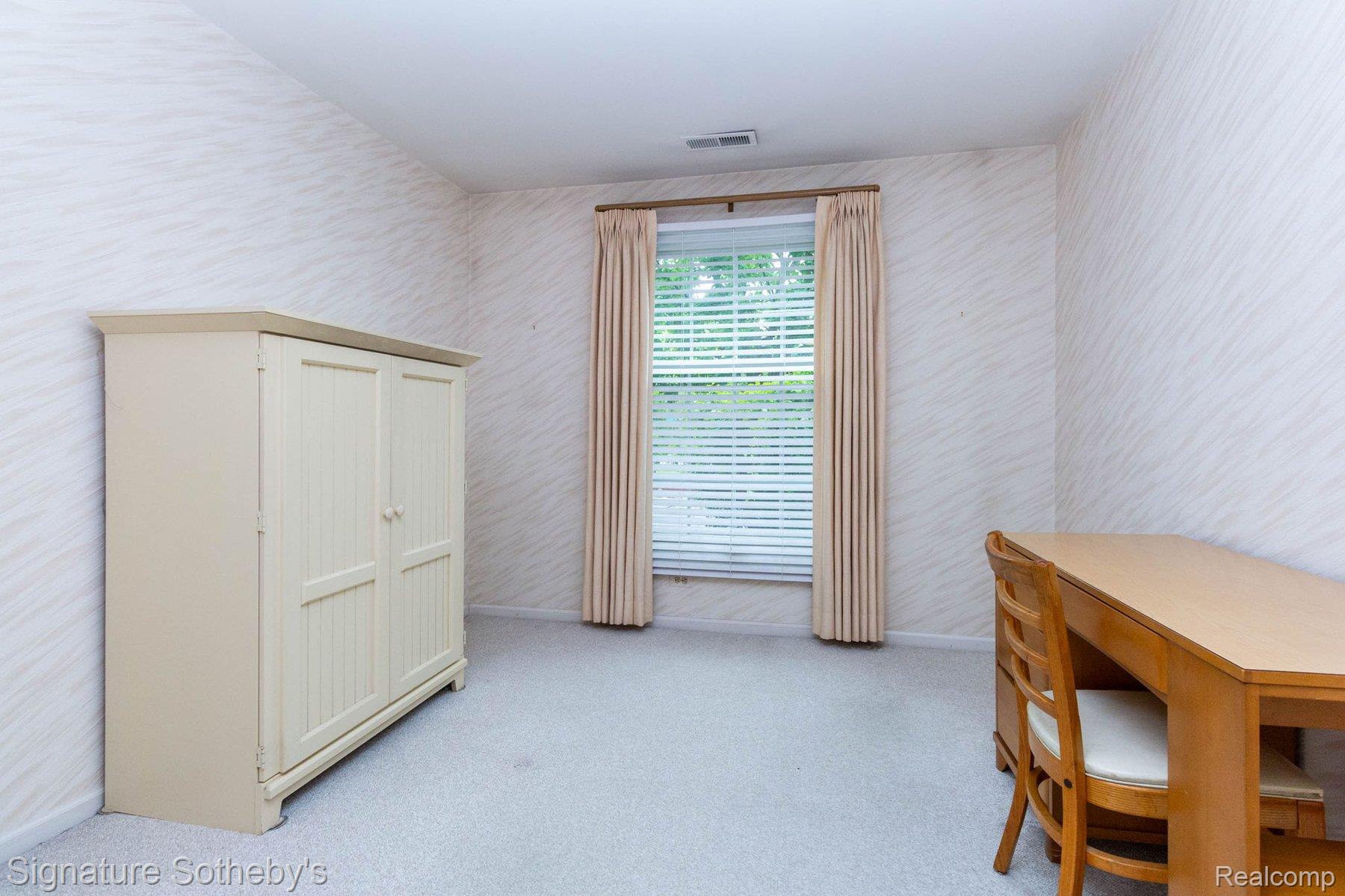 19710 West 13 Mile Road, Unit 101 Franklin, MI 48025 - Photo 26 of 40