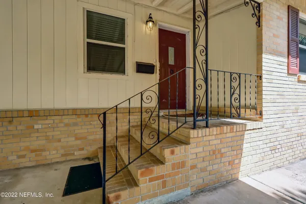 a view of entryway with a front door