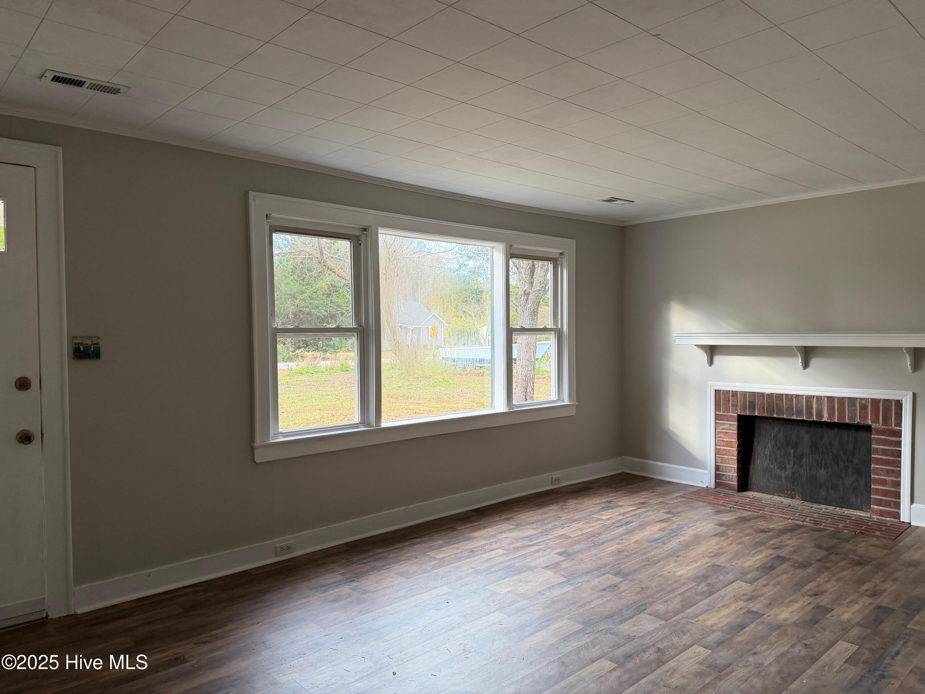 547 Pigott Road Gloucester, NC 28528 - Photo 5 of 18 Living Rm