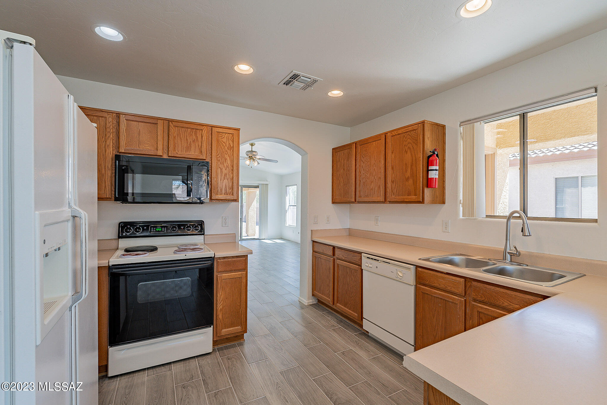 8513 East Sarnoff Ridge Loop Tucson, AZ 85710 - Photo 14 of 33