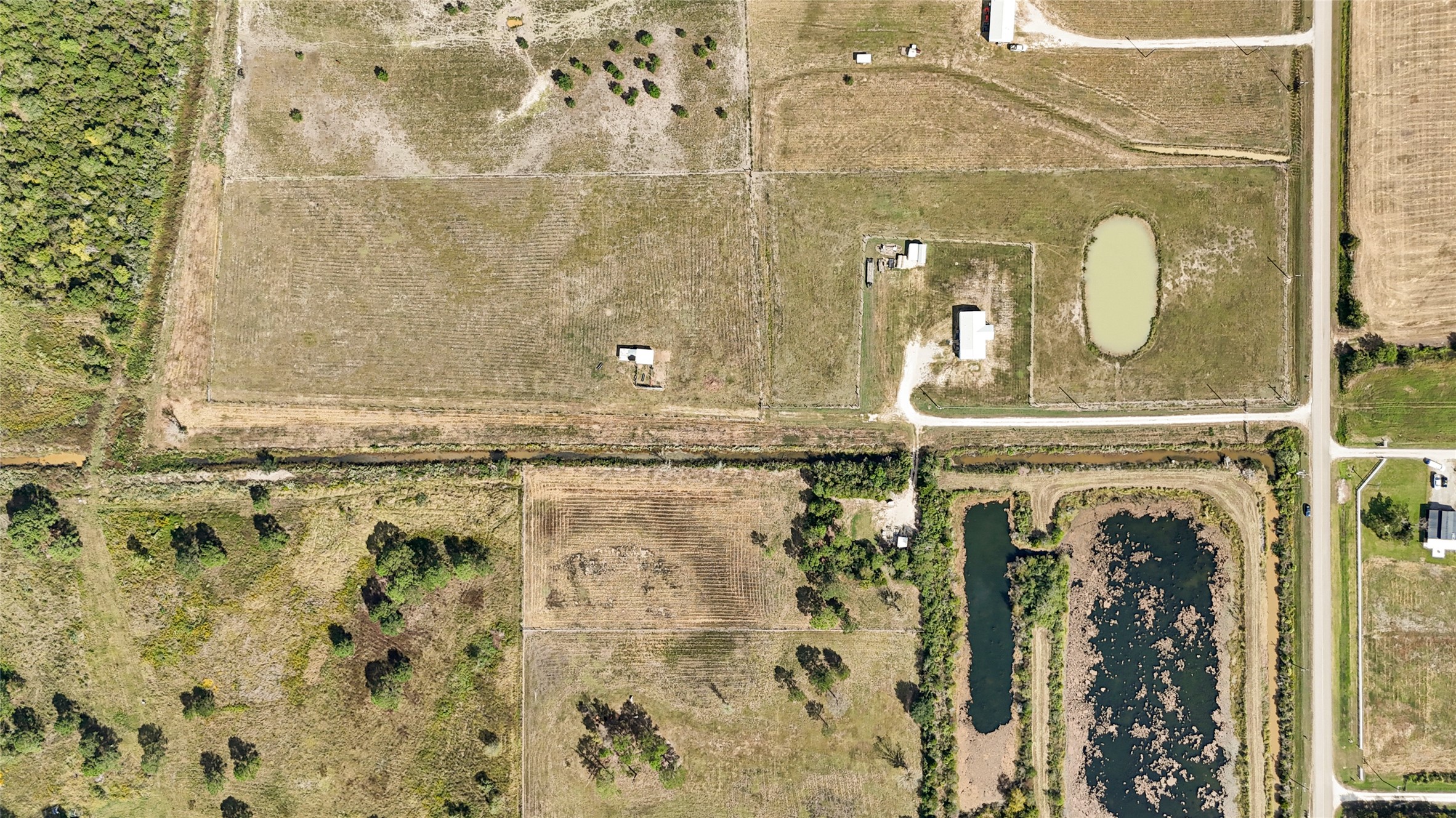 2105 Eagle Road Anahuac, TX 77514 - Photo 13 of 44 a close view of a bathroom