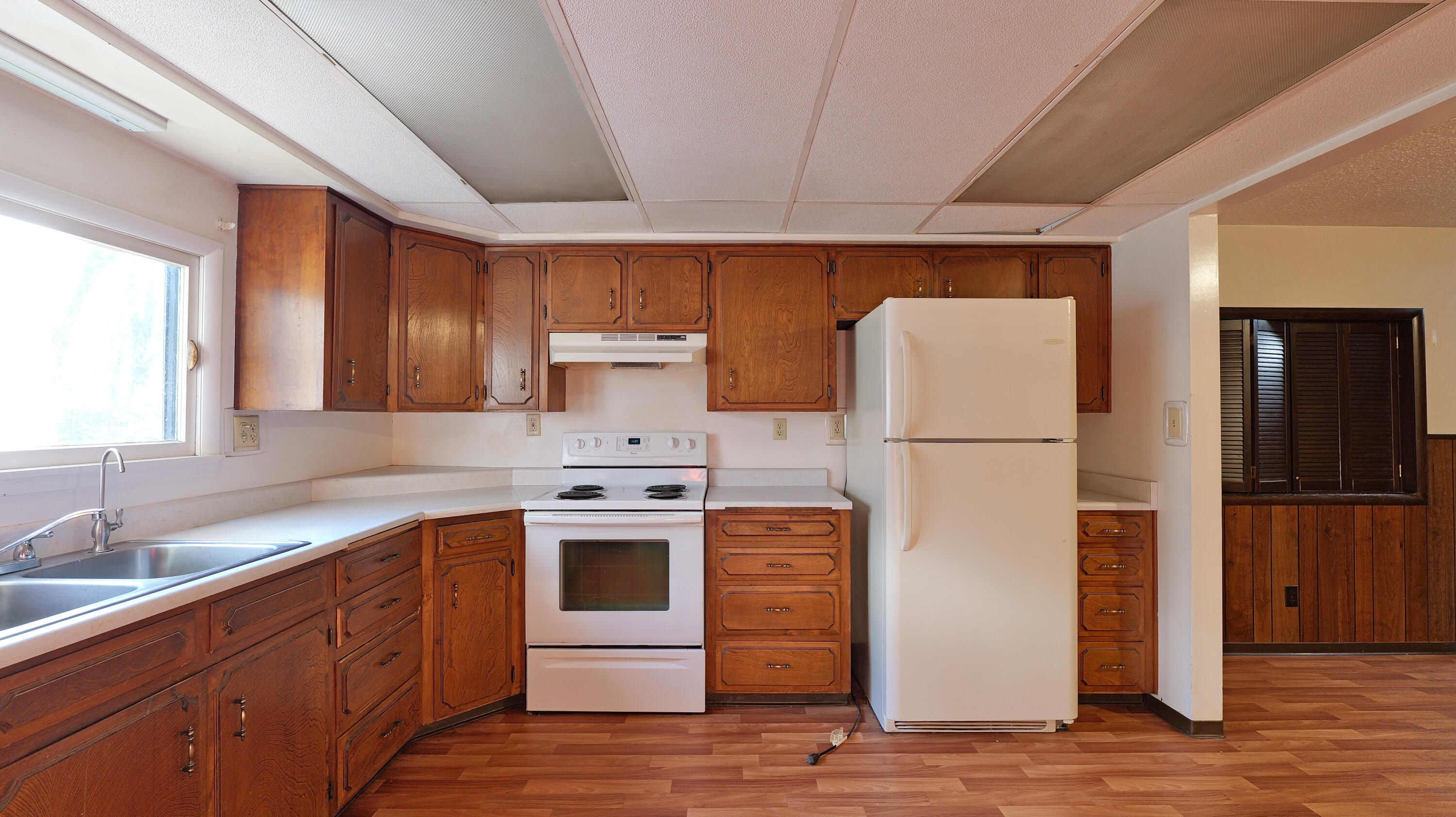 801 Old Ferry Road Shady Cove, OR 97539 - Photo 10 of 24 Kitchen