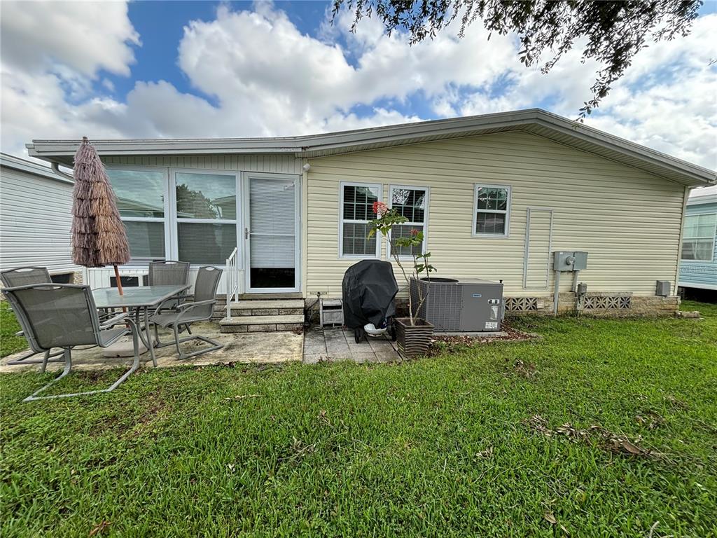 1001 Starkey Road, Unit 671 Largo, FL 33771 - Photo 23 of 40 Backyard of Home