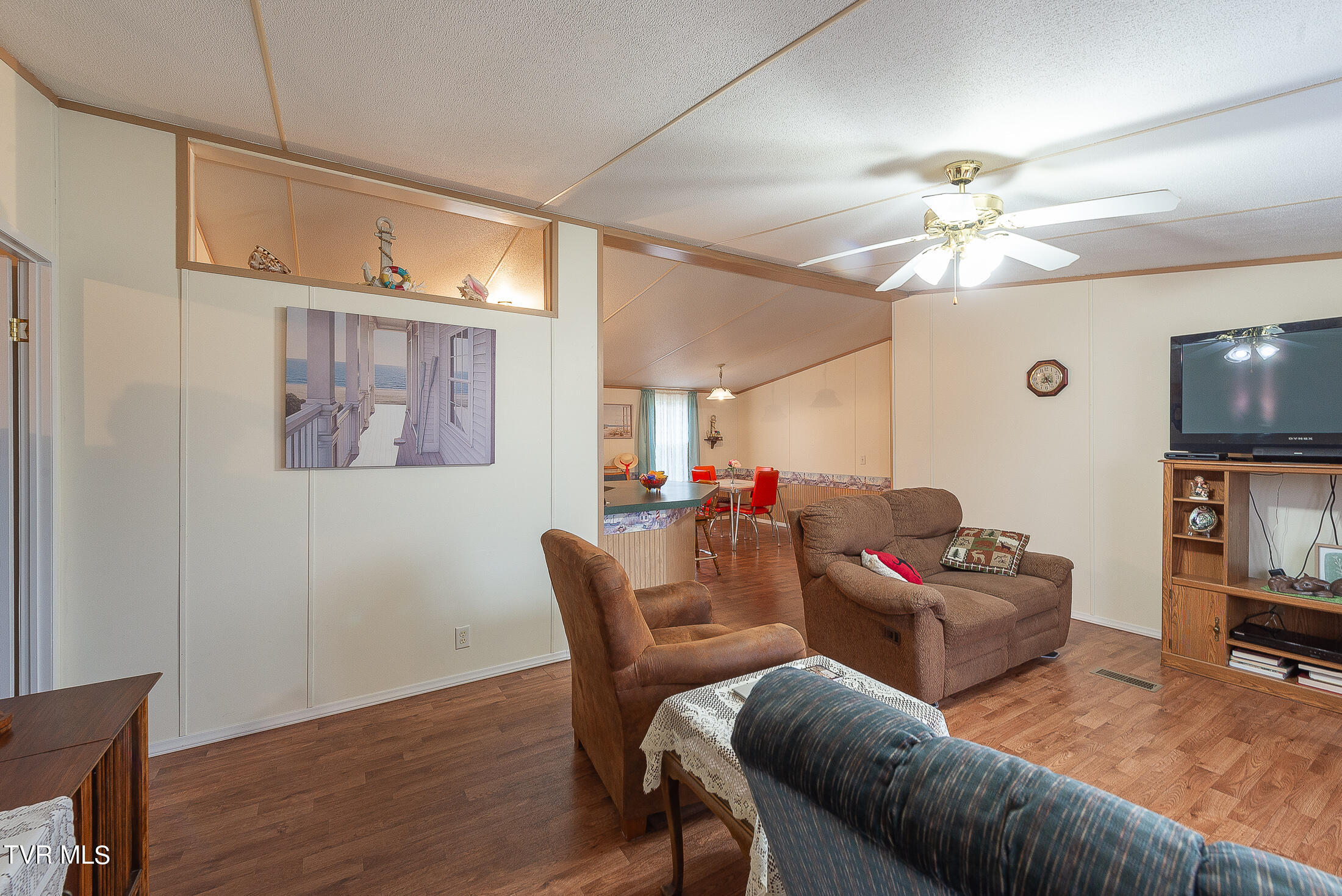 688 Oak Grove Road Gray, TN 37615 - Photo 11 of 64 Living Room