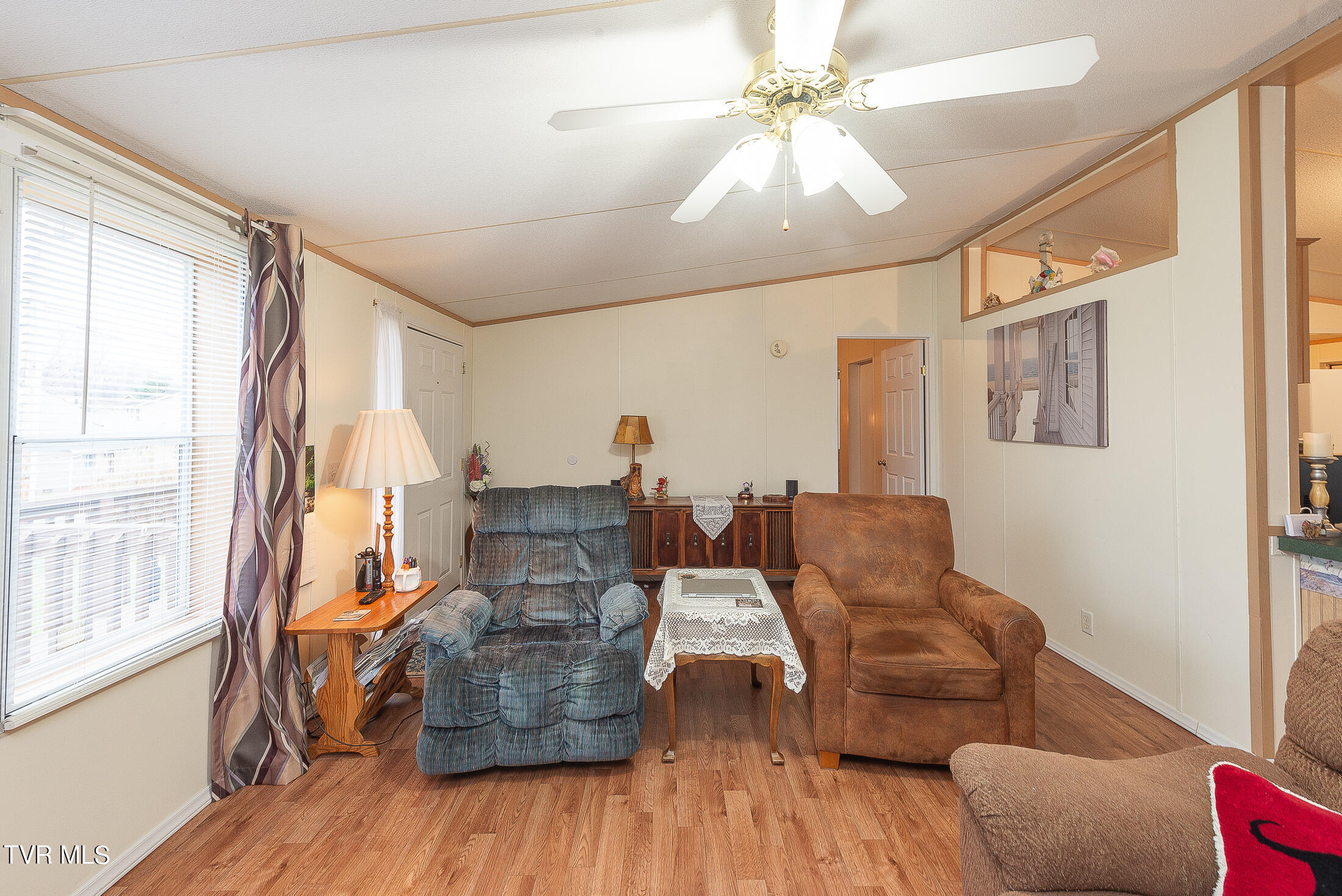 688 Oak Grove Road Gray, TN 37615 - Photo 13 of 64 Living Room