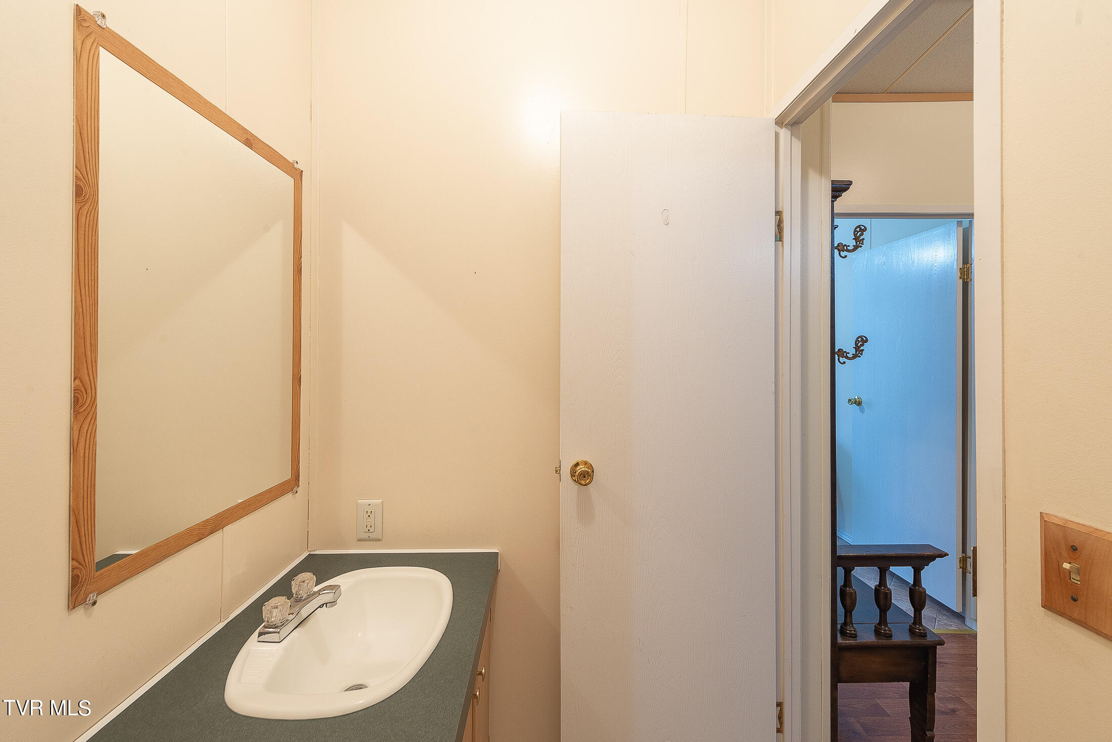 688 Oak Grove Road Gray, TN 37615 - Photo 33 of 64 2nd Full Bath