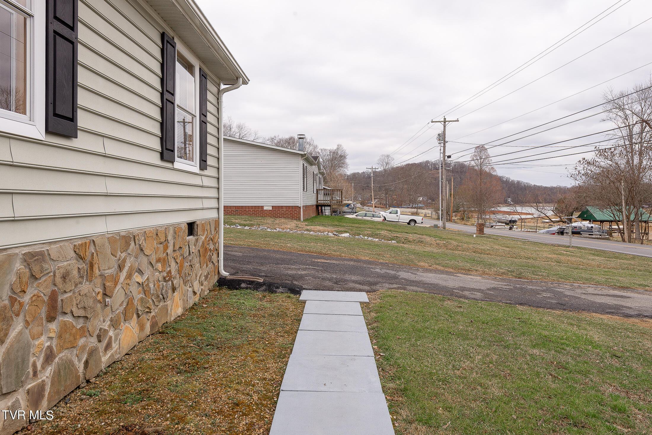 688 Oak Grove Road Gray, TN 37615 - Photo 55 of 64 Walk way to front door