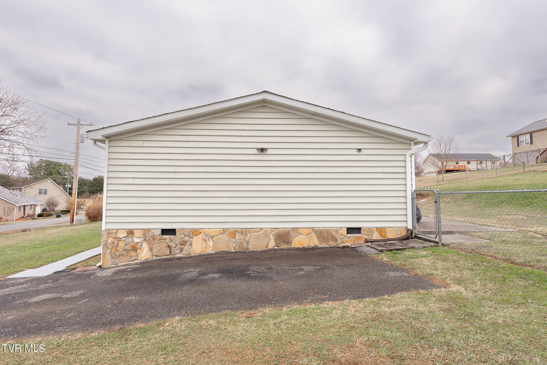 688 Oak Grove Road Gray, TN 37615 - Photo 9 of 64 Side of Home