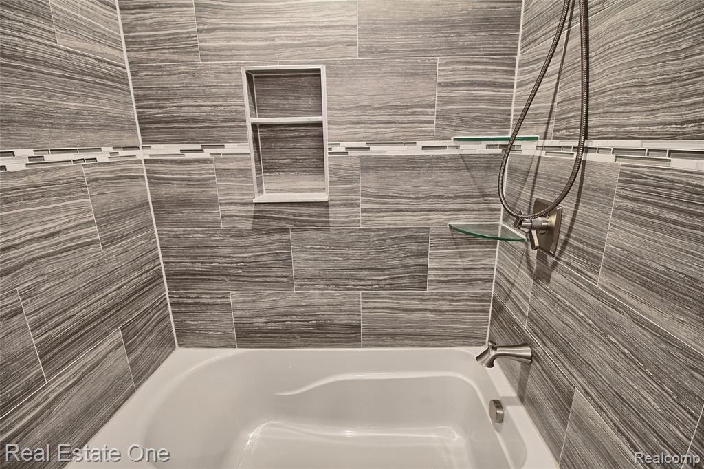 424 Baldwin Avenue Rochester, MI 48307 - Photo 14 of 22