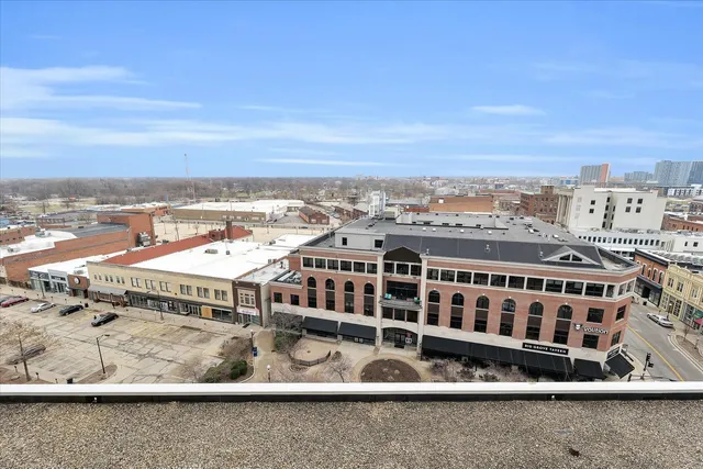 $699,900 | 301 North Neil Street, Unit 808809, Champaign, IL 61820