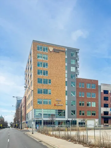 $699,900 | 301 North Neil Street, Unit 808809, Champaign, IL 61820