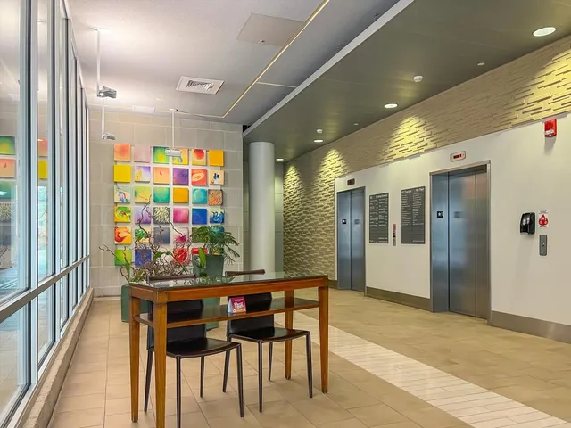 $699,900 | 301 North Neil Street, Unit 808809, Champaign, IL 61820