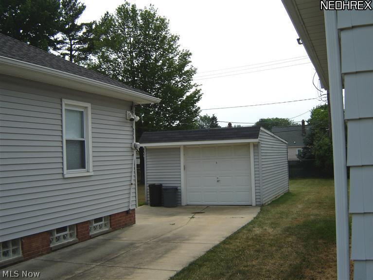 1698 Longwood Road Mayfield Heights, OH 44124 - Photo 2 of 21