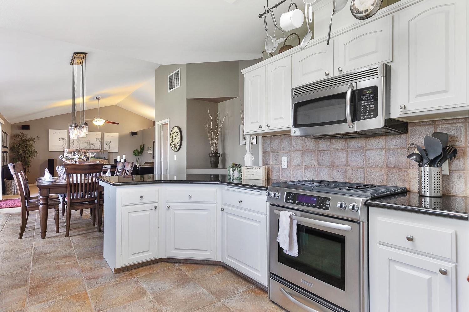 16137 Karen Road Madera, CA 93636 - Photo 17 of 38 Gallery Image 17