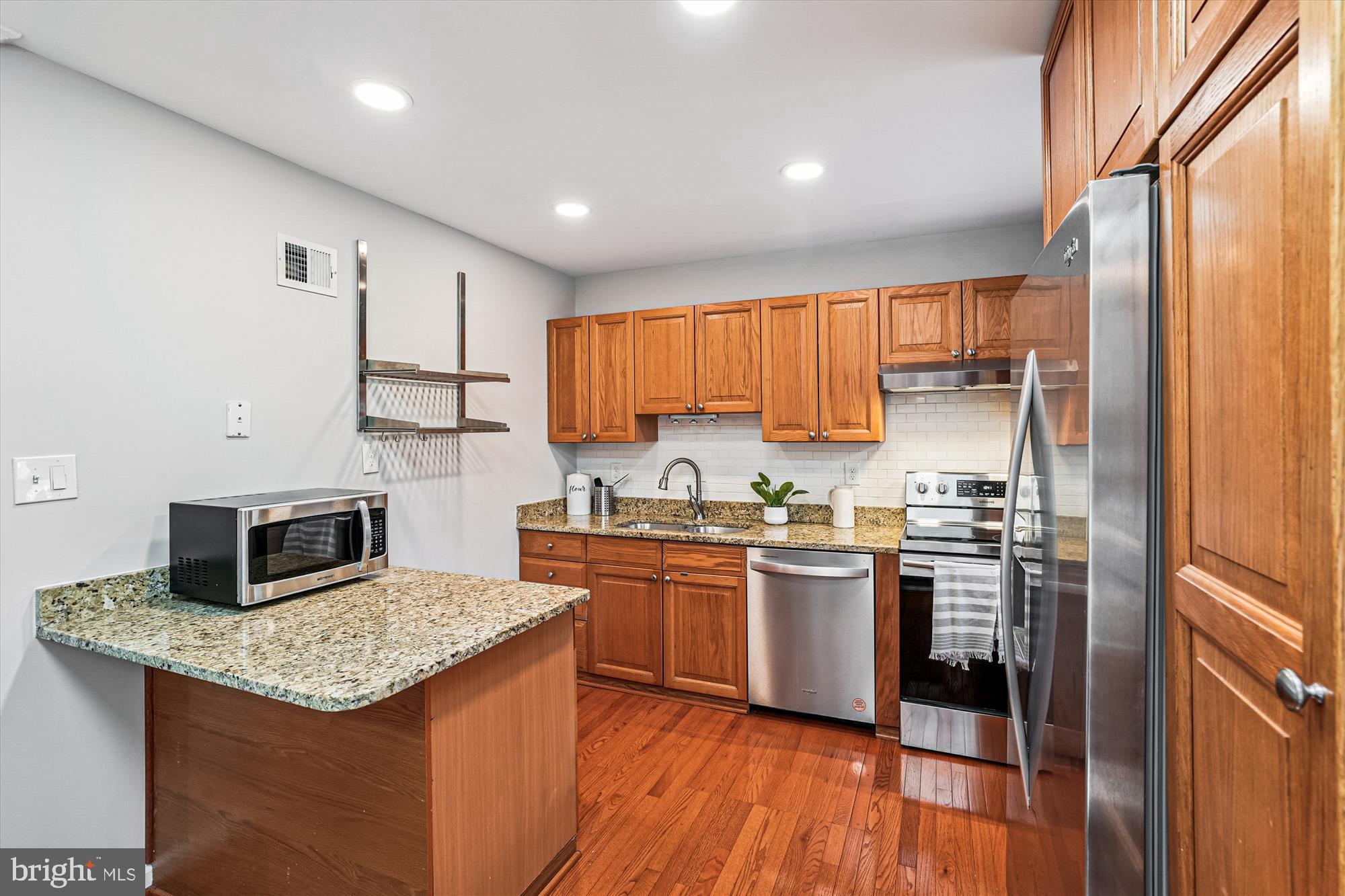 13804 Gilbert Road Woodbridge, VA 22193 - Photo 16 of 56 Kitchen
