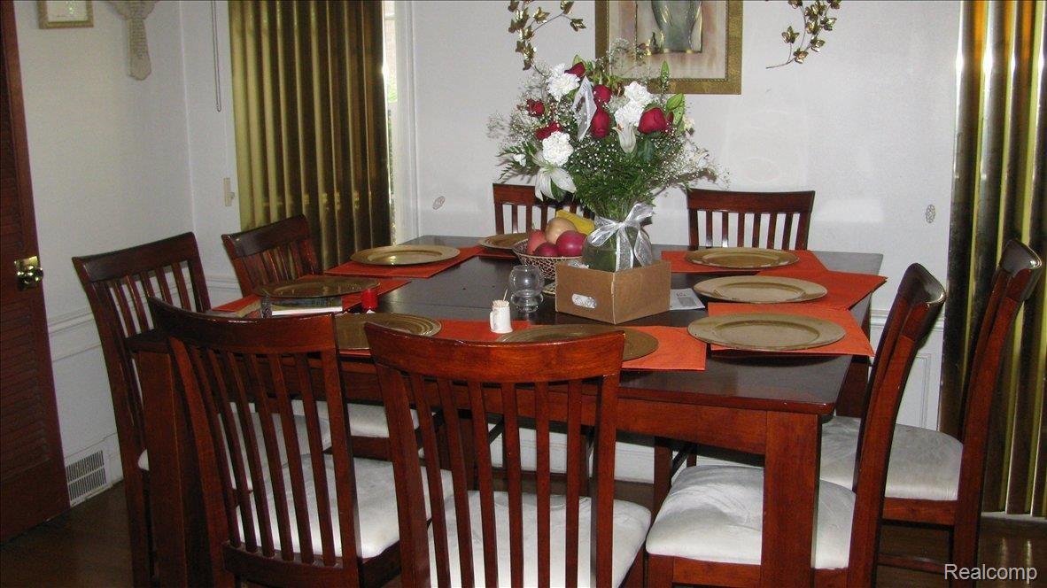 15835 Ashton Road Detroit, MI 48223 - Photo 4 of 4 DNING ROOM