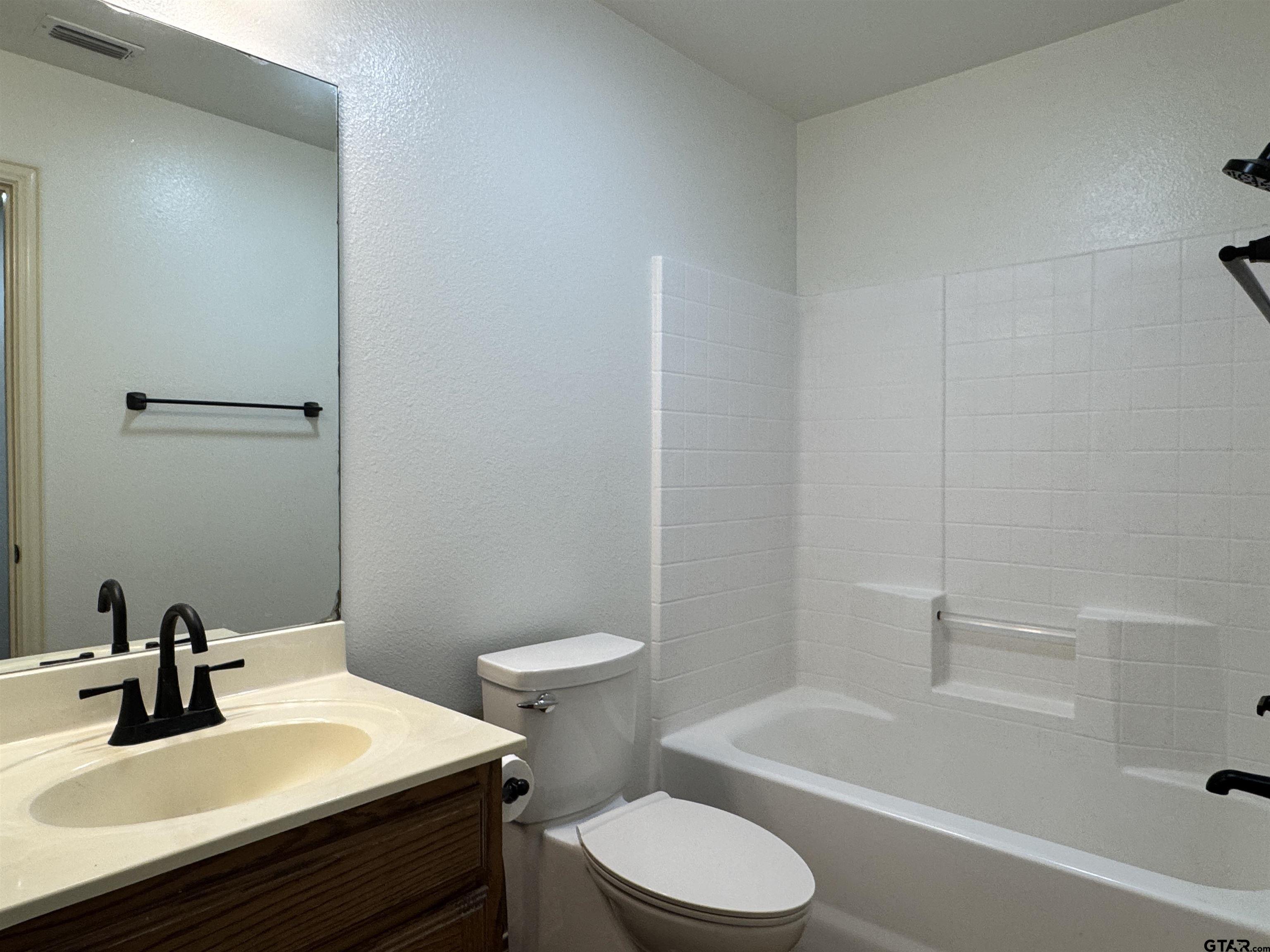 13343 Country Meadow Lane Lindale, TX 75771 - Photo 17 of 20 a bathroom with a sink a toilet and bathtub