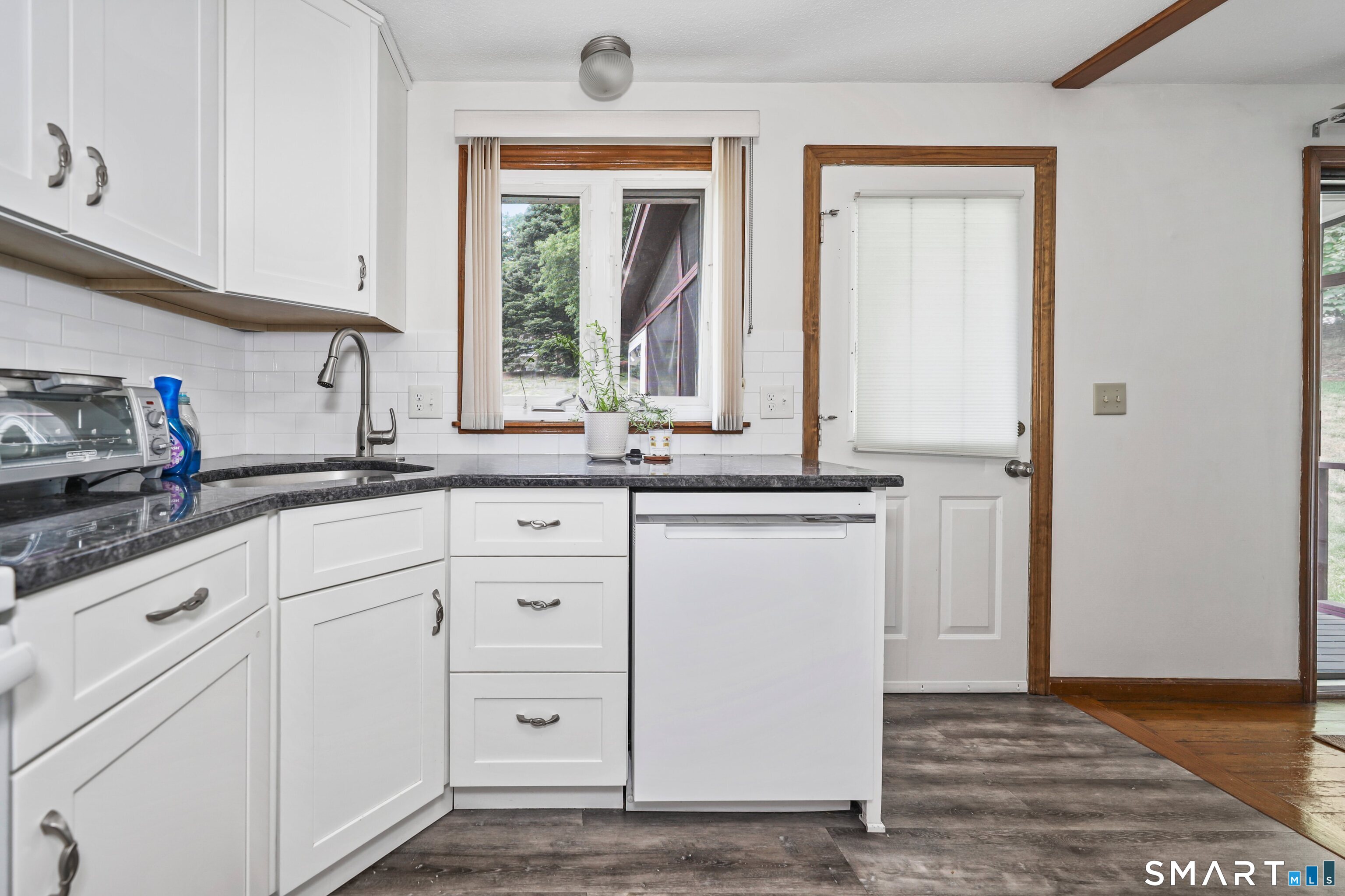 430 Shepard Avenue Hamden, CT 06514 - Photo 12 of 35