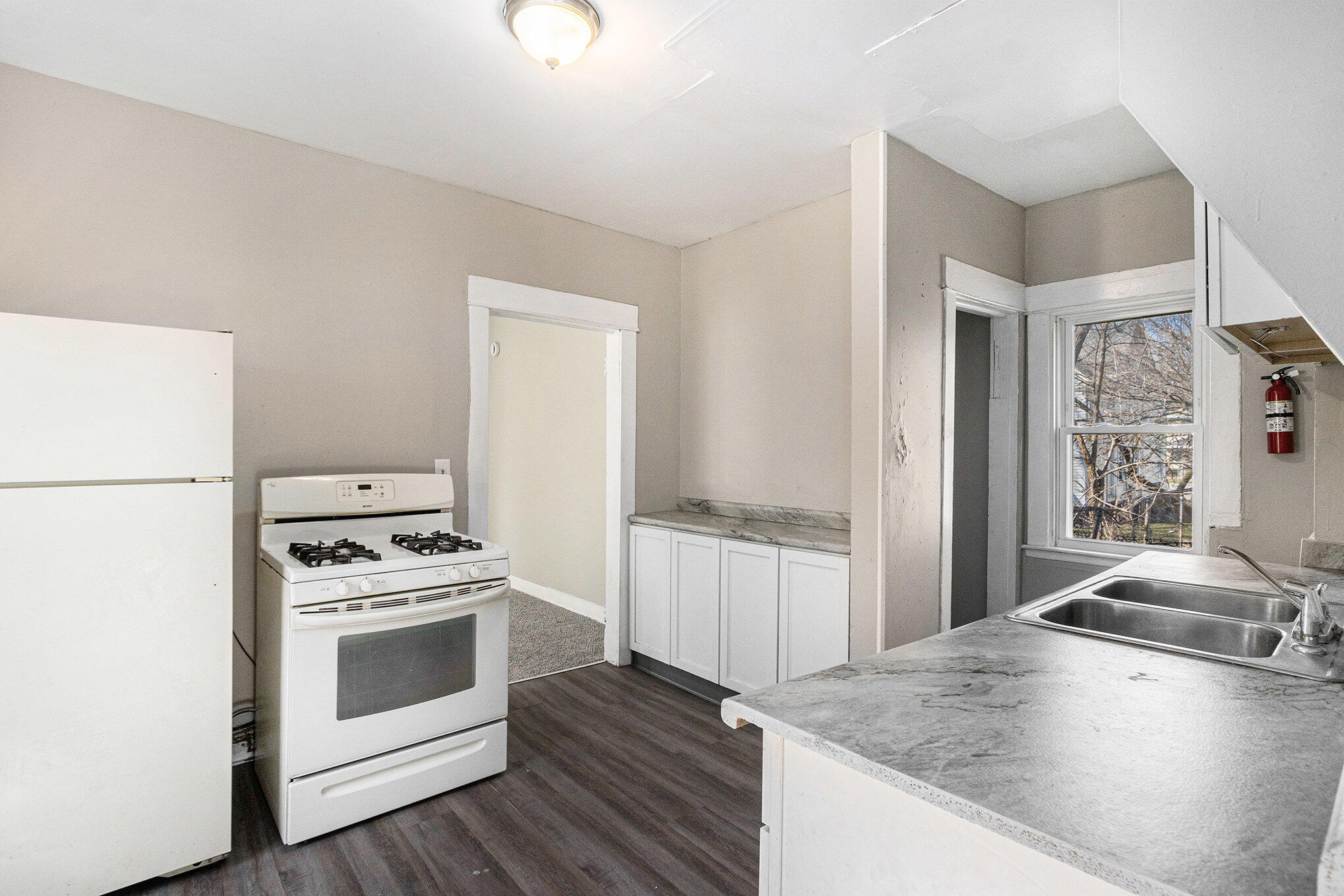 640 Edwin Avenue Kalamazoo, MI 49048 - Photo 8 of 27 010_640edwin_32_820