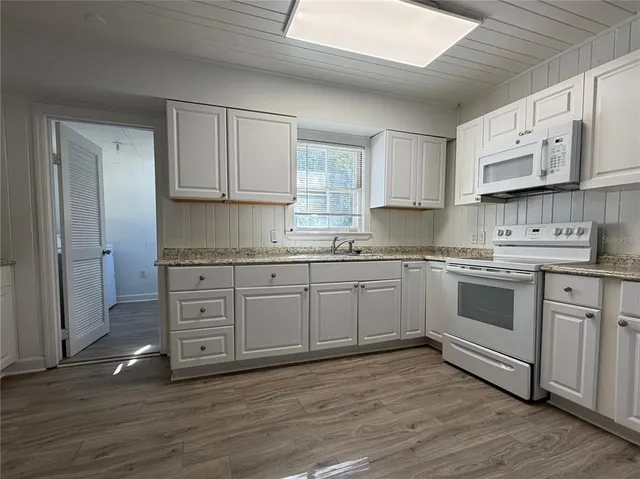 $1,975 | 1762 32nd Street, Sarasota, FL 34234