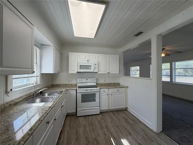 $1,975 | 1762 32nd Street, Sarasota, FL 34234