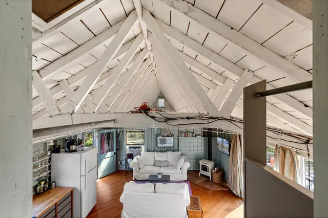 a view of a livingroom with furniture entryway and a window