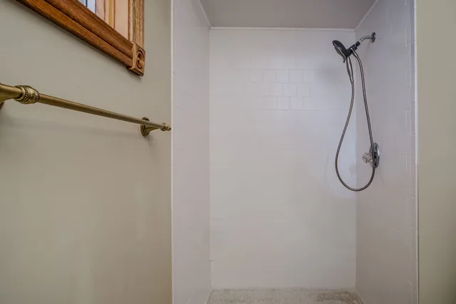 $365,000 | 104 Lakewood Drive, Antioch, IL 60002