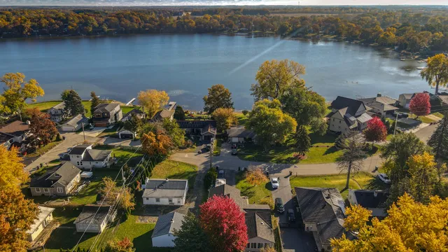 $365,000 | 104 Lakewood Drive, Antioch, IL 60002