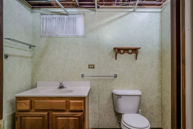 $365,000 | 104 Lakewood Drive, Antioch, IL 60002