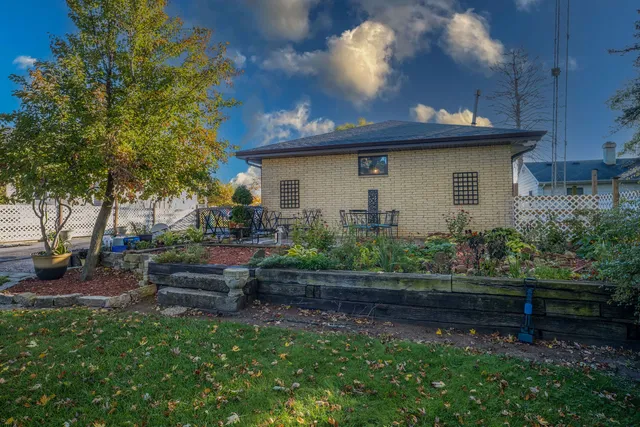 $365,000 | 104 Lakewood Drive, Antioch, IL 60002