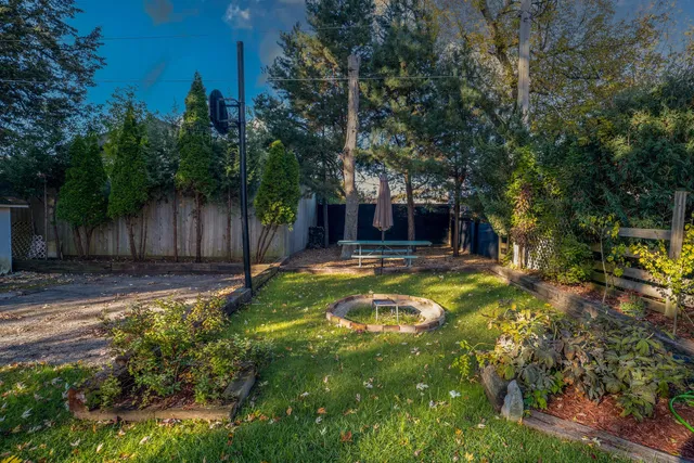 $365,000 | 104 Lakewood Drive, Antioch, IL 60002