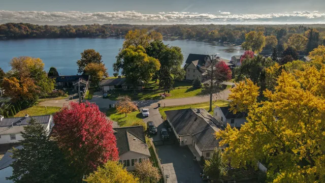 $365,000 | 104 Lakewood Drive, Antioch, IL 60002