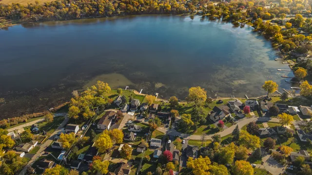 $365,000 | 104 Lakewood Drive, Antioch, IL 60002