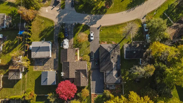 $365,000 | 104 Lakewood Drive, Antioch, IL 60002