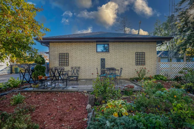 $365,000 | 104 Lakewood Drive, Antioch, IL 60002