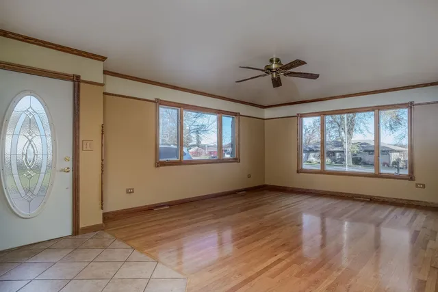 $365,000 | 104 Lakewood Drive, Antioch, IL 60002