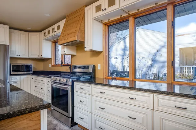 $365,000 | 104 Lakewood Drive, Antioch, IL 60002