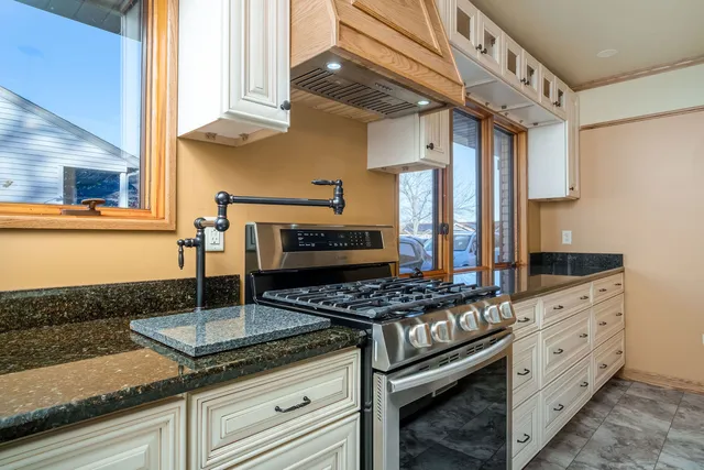 $365,000 | 104 Lakewood Drive, Antioch, IL 60002