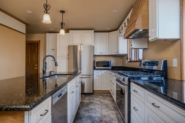 $365,000 | 104 Lakewood Drive, Antioch, IL 60002