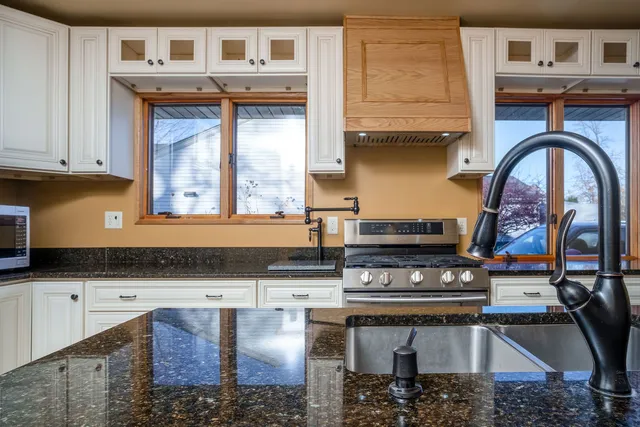 $365,000 | 104 Lakewood Drive, Antioch, IL 60002