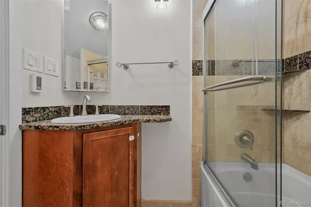 an empty room with a empty space