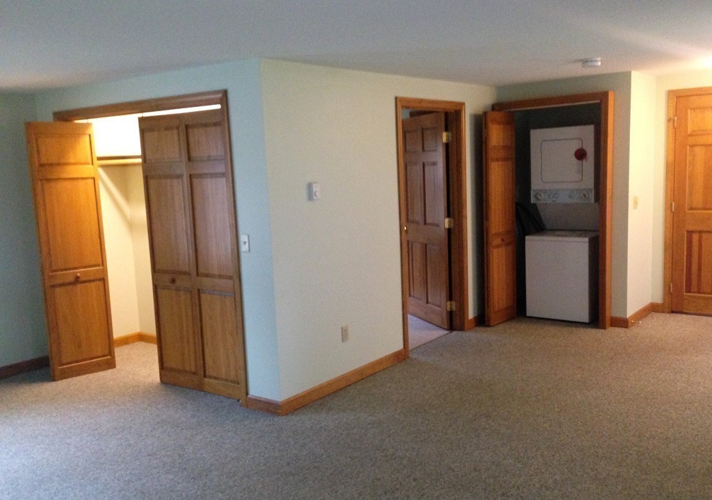54 Brighton Street Springfield, MA 01118 - Photo 13 of 28 Gallery Image 13