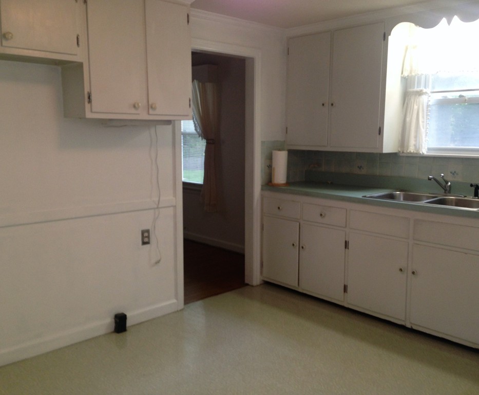 54 Brighton Street Springfield, MA 01118 - Photo 2 of 28 Gallery Image 2