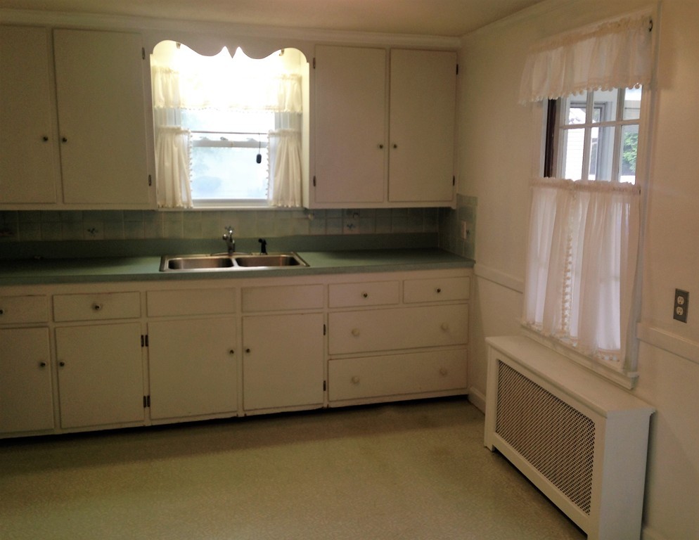 54 Brighton Street Springfield, MA 01118 - Photo 3 of 28 Gallery Image 3