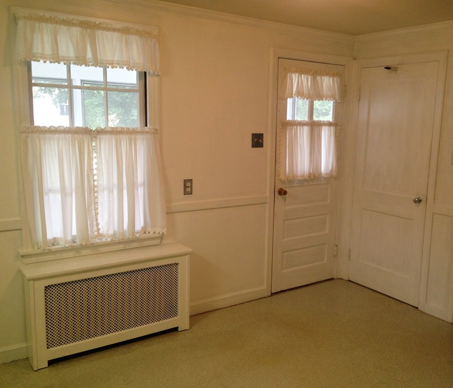54 Brighton Street Springfield, MA 01118 - Photo 4 of 28 Gallery Image 4
