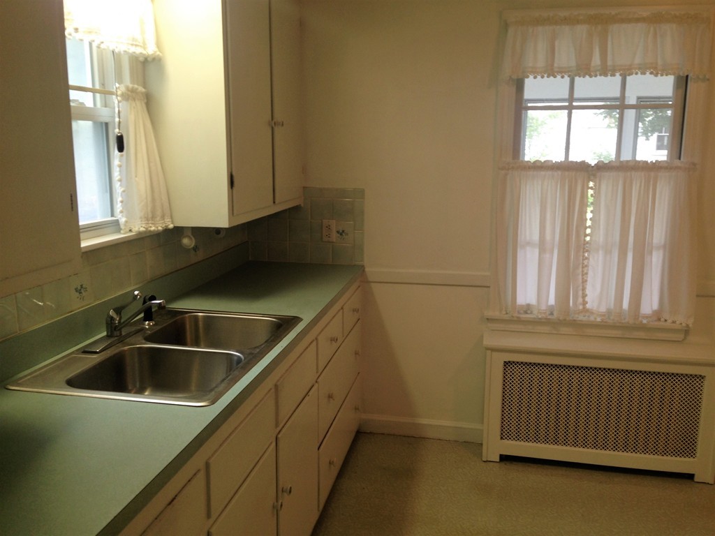 54 Brighton Street Springfield, MA 01118 - Photo 5 of 28 Gallery Image 5